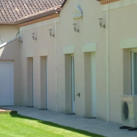 Chambres D'hotes Soleil בית הארחה *